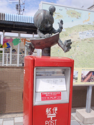 Illustration for article titled Unique Japanese Mail Boxes Are Wonderful in Rain or Shine
